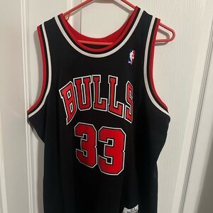 Mitchell & Ness Black and Red Chicago Bulls #33 Jersey